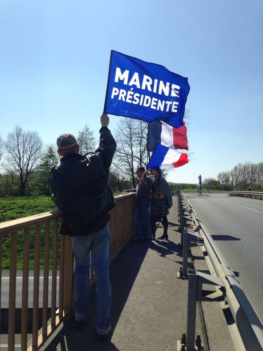 KiefferALC's tweet photo. Prêt pour la victoire ? #MarineVousSouhaiteDeBonnesVacances ! 🇫🇷👌
#AuNomDuPeuple #Marine2017
#fn22 #fnj22
@GerarddeMellon @GillesPennelle https://t.co/Us2JQUk0w8