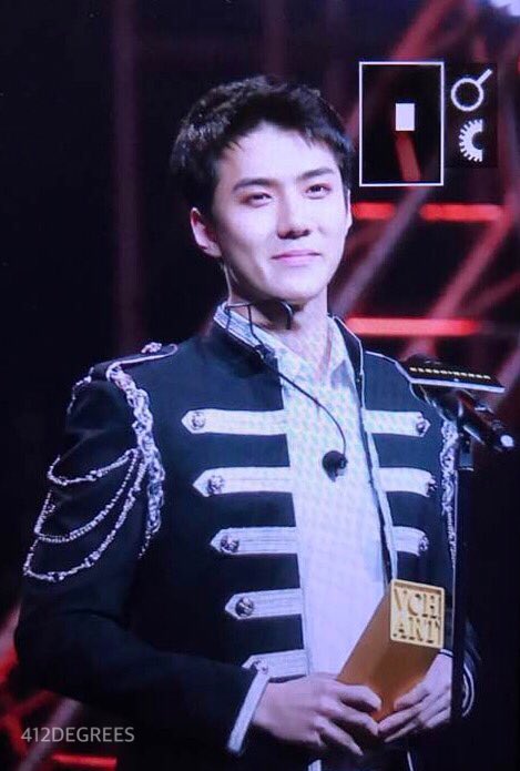 412degrees's tweet image. 170408 The 5th Vchart Award #sehun #세훈 👏👏👏