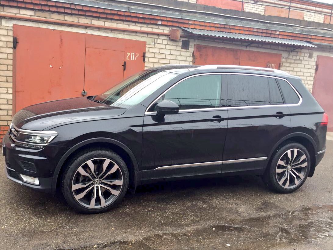 Колеса volkswagen tiguan. Фольксваген Тигуан r20. Tiguan Suzuka r20. VW Tiguan 2 r19. Диски Volkswagen Tiguan r20.