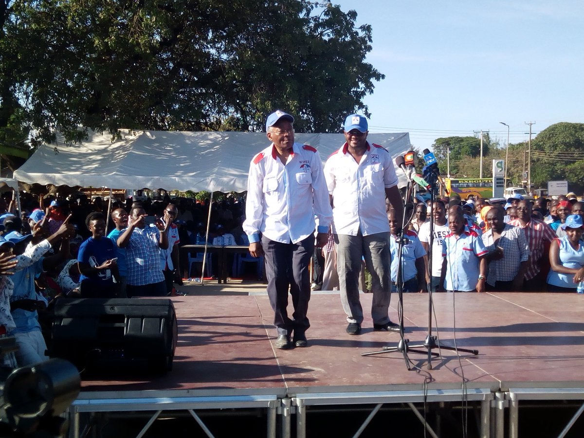 Siege_001's tweet photo. #KalonzoInKwale
The message was in unison, Wiper is the party and @skmusyoka Is the able man
Cc:@HassanOmarH 
#Siege_001 https://t.co/vs5DHPdDrs