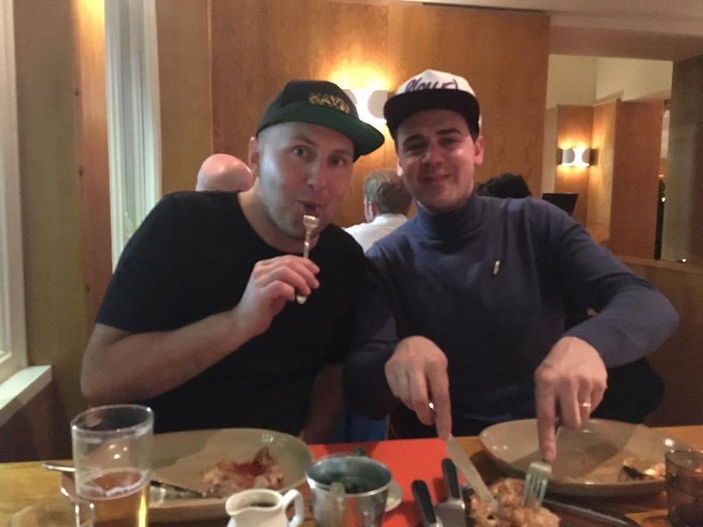 CocktailMaestro's tweet photo. Look who's having a tasty chicken dinner! #theholybirds #cocktails #londonbars #simonecaporale #alexkratena #shore… https://t.co/8a50NVfZqC https://t.co/Ix1qGvcde8