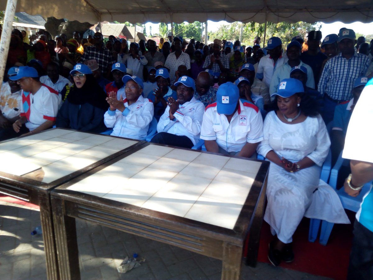Siege_001's tweet photo. #KalonzoInKwale
The message was in unison, Wiper is the party and @skmusyoka Is the able man
Cc:@HassanOmarH 
#Siege_001 https://t.co/vs5DHPdDrs