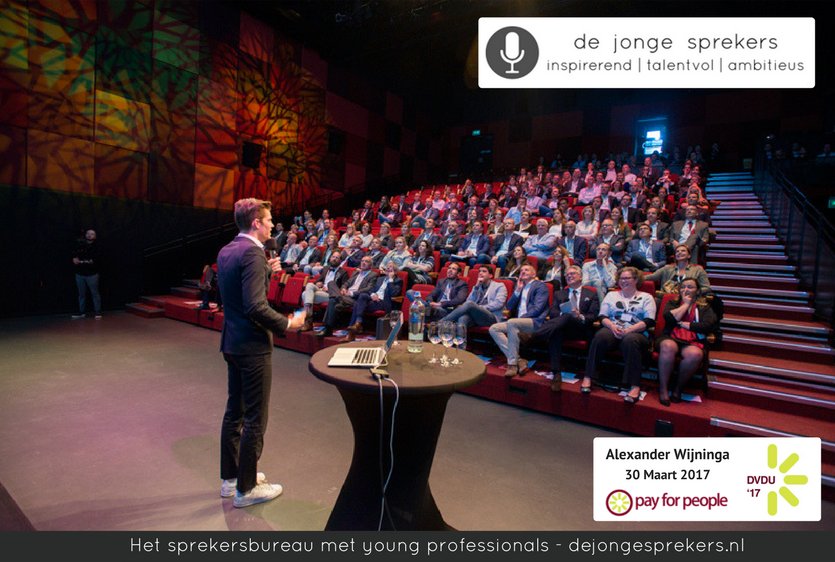 Jonge spreker <a href="/alexanderwij/">Alexander Wijninga</a> tijdens de Dag van de Uitzendondernemer. Veel blije gezichten in de zaal! dejongesprekers.nl/alexander-wijn… #spreker