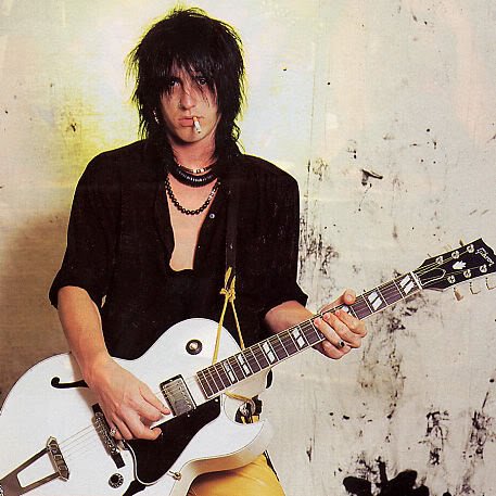 Happy birthday to former guitarist Izzy Stradlin! 