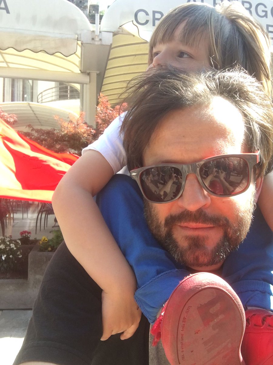 ohmammamiaweb's tweet photo. Manifestazione per un Ticino aperto, sociale e solidale. Il pupo: "Vengo solo se mi prendi un gelato". #ideepolitichechiare #credeteci https://t.co/7NJSbKjsAN