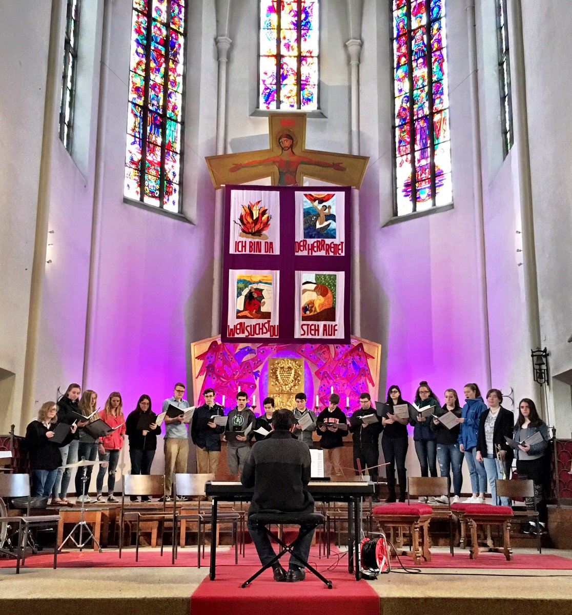 EOSmithMusic's tweet photo. Austria Tour 2017 🇦🇹 #firstconcert #eosmith music @EOSmithHS @EOPantherPride https://t.co/giodkXW8UQ