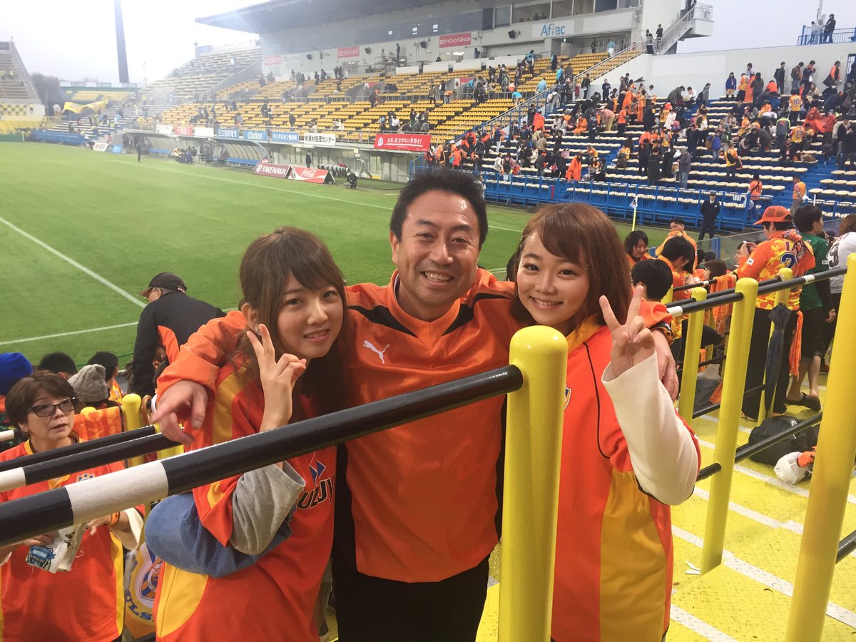 慶應イーグルス 今日はイーグルスobの太郎さんと3マネで柏レイソルvs清水エスパルスの試合見てきました もちろん太郎さんの地元静岡代表エスパルス応援です エスパルスは柏スタジアムで9年ぶりに勝ちました サッカー観戦メンバー 清水