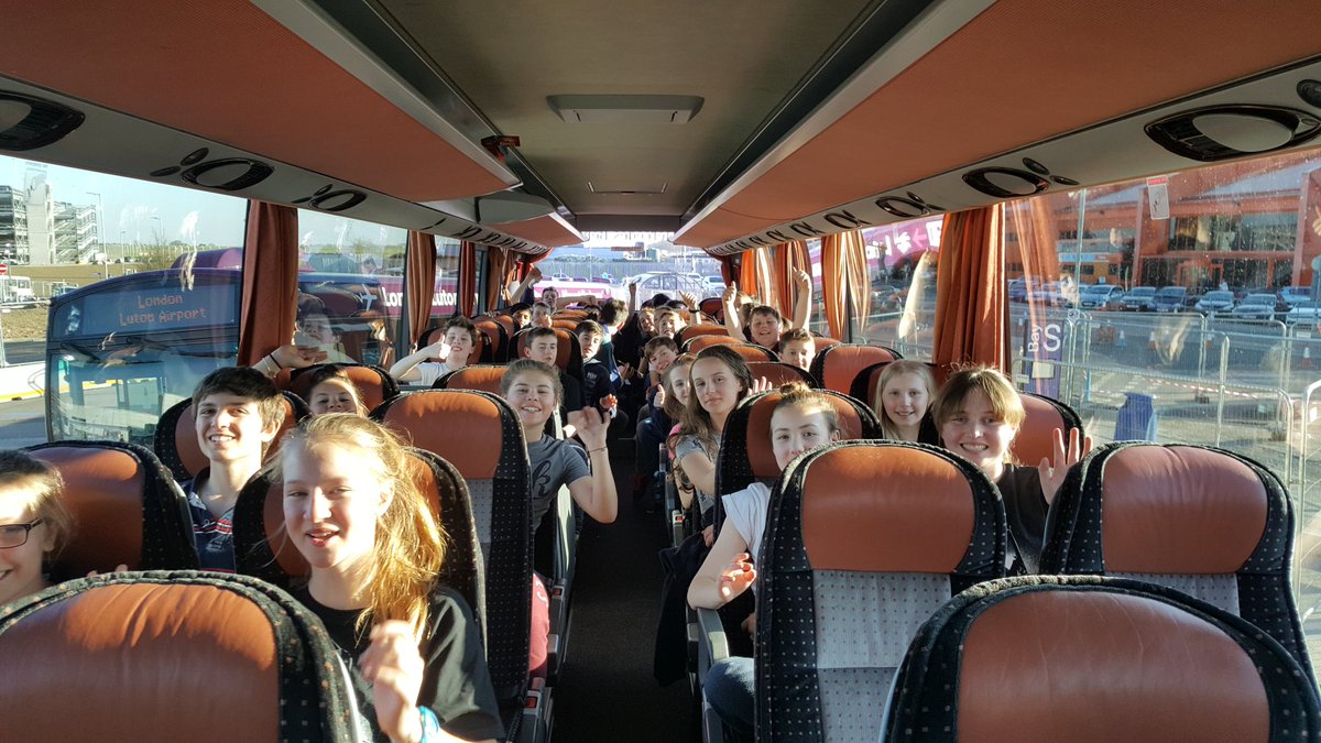 JuniorFreemens's tweet photo. @HelloFreemens all aboard back to CLFS from Luton airport. Google maps says 1 hour and 10 minutes. Approx arrival at 7:18pm #CLFSski #home https://t.co/svFQ13Oldi