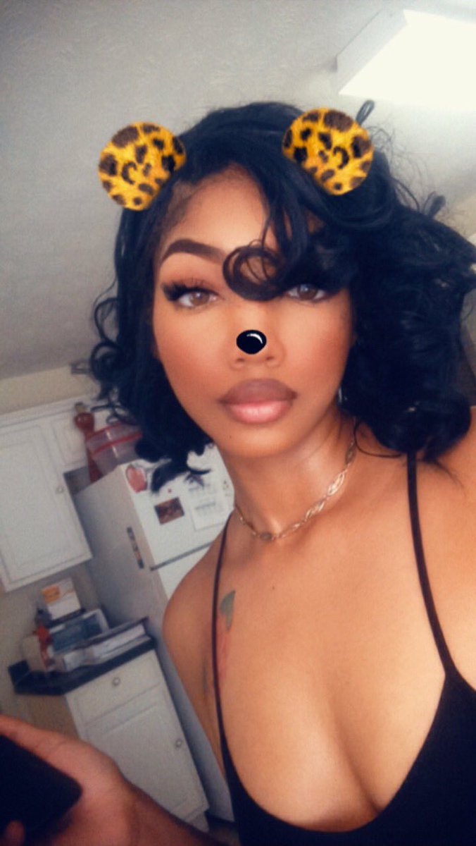 _TamiaK's tweet image. Okay I see why y'all love this filter now 😍