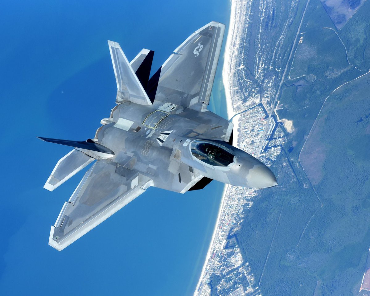 You voted and this week's Top Shot is A1C Cody R. Miller's pic of an F-22 flying over the Gulf of Mexico, April 1, 2017!

Great photo! 📷