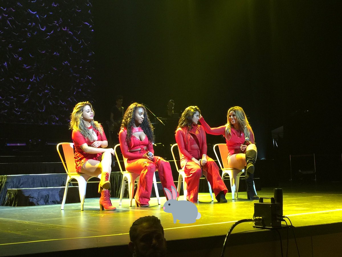 LMJUpdates's tweet photo. #PHOTO | Fifth Harmony on stage (via @RoroLlovatic) #727TourSingapore https://t.co/4pN4g0bgWW