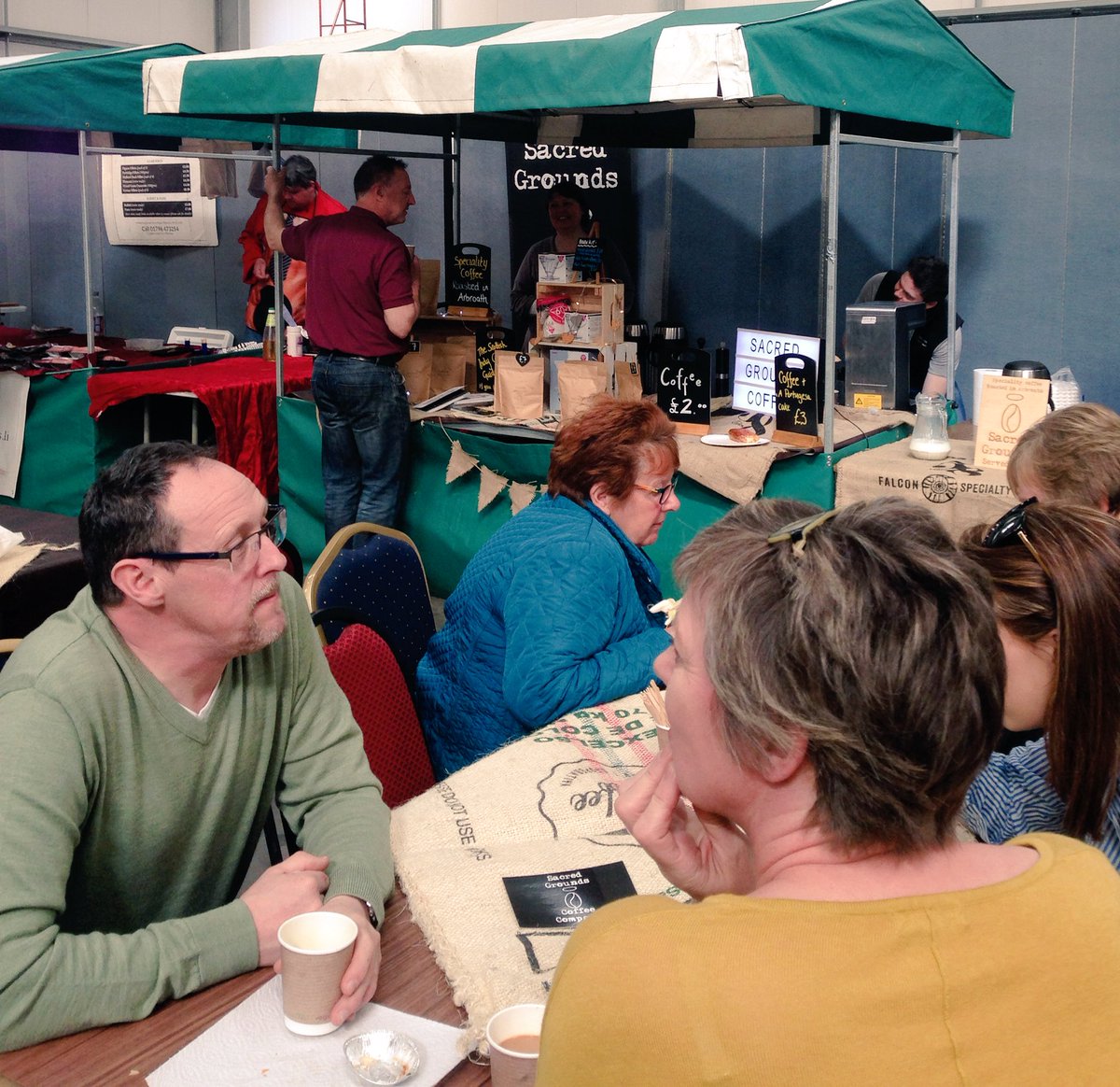 thebooklarder's tweet photo. @angusfarmers #marketday enjoying a cup of @SacredGrounds14 freshly brewed coffee. Roasted in Arbroath @TasteOfAngus @thefoodlife__ https://t.co/wcc4uD68PF
