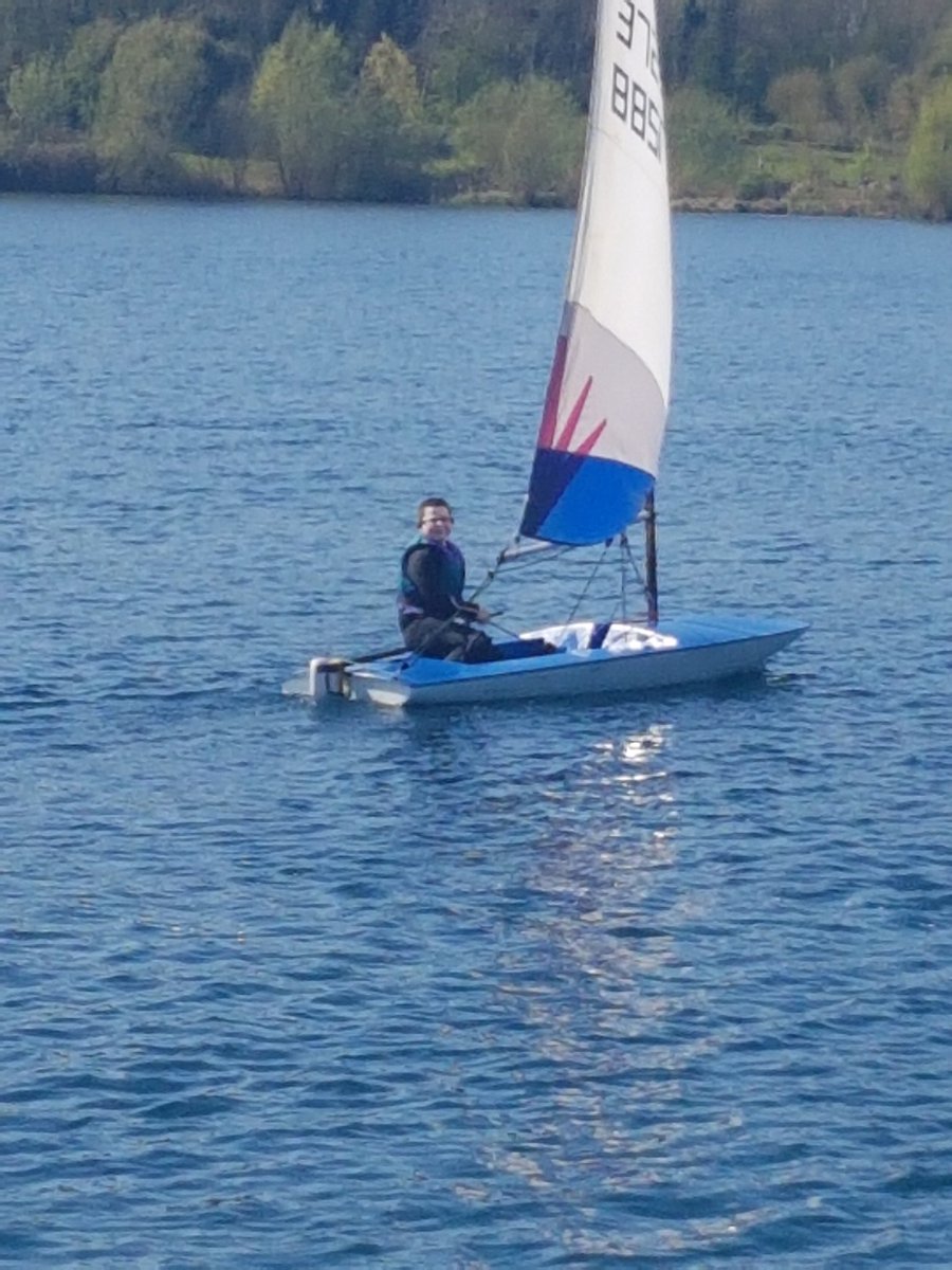 Daniel1Caz's tweet photo. Perfect day for it ! #messingaboutinboats  #saturdaymorning #sailing #sunshine https://t.co/q9uHYFuU6c
