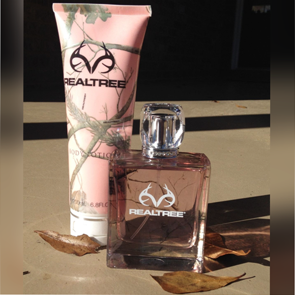 LiveLoveHunt's tweet photo. Realtree For Her Perfume "Camo Series" by @Realtree 💚
https://t.co/WE3IzHeghG
#realtreegirl #realtreeforher #realtree #camo #perfume https://t.co/y4NI2i00PW