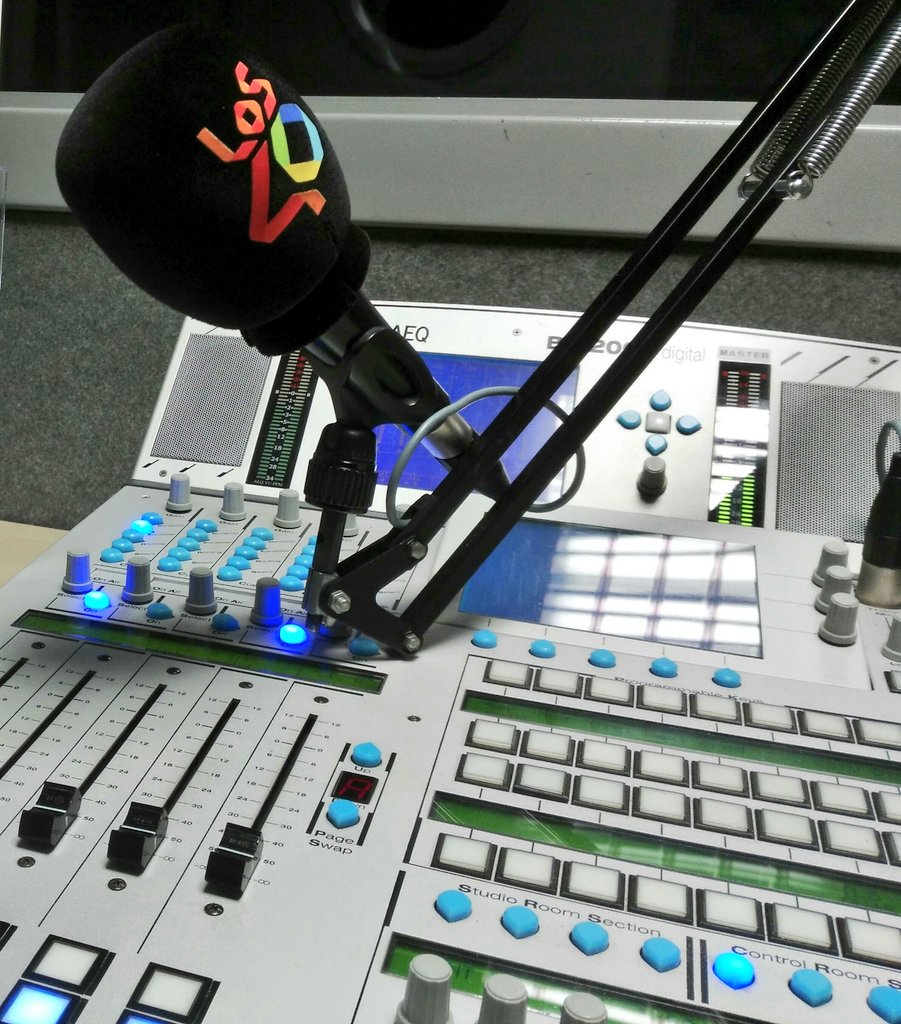 maketon's tweet photo. #OnAir de 5 a 6 de la tarde todo el #SonidoAtlantico en Los40 Vigo con #SalvaRonko en el MAKETÓN patrocinado por MAELOC. https://t.co/zf4rg0Y15e