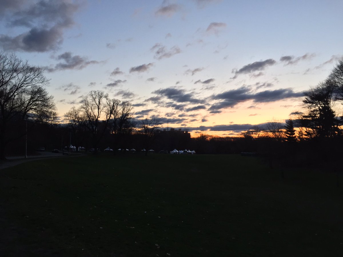 rkesss's tweet photo. Sunrise over #prospectpark for #PurpleStride @PanCAN @PanCANNYC!! Proud to #wagehope in memory of my #mom 💟 https://t.co/Tp4UkvQNYr