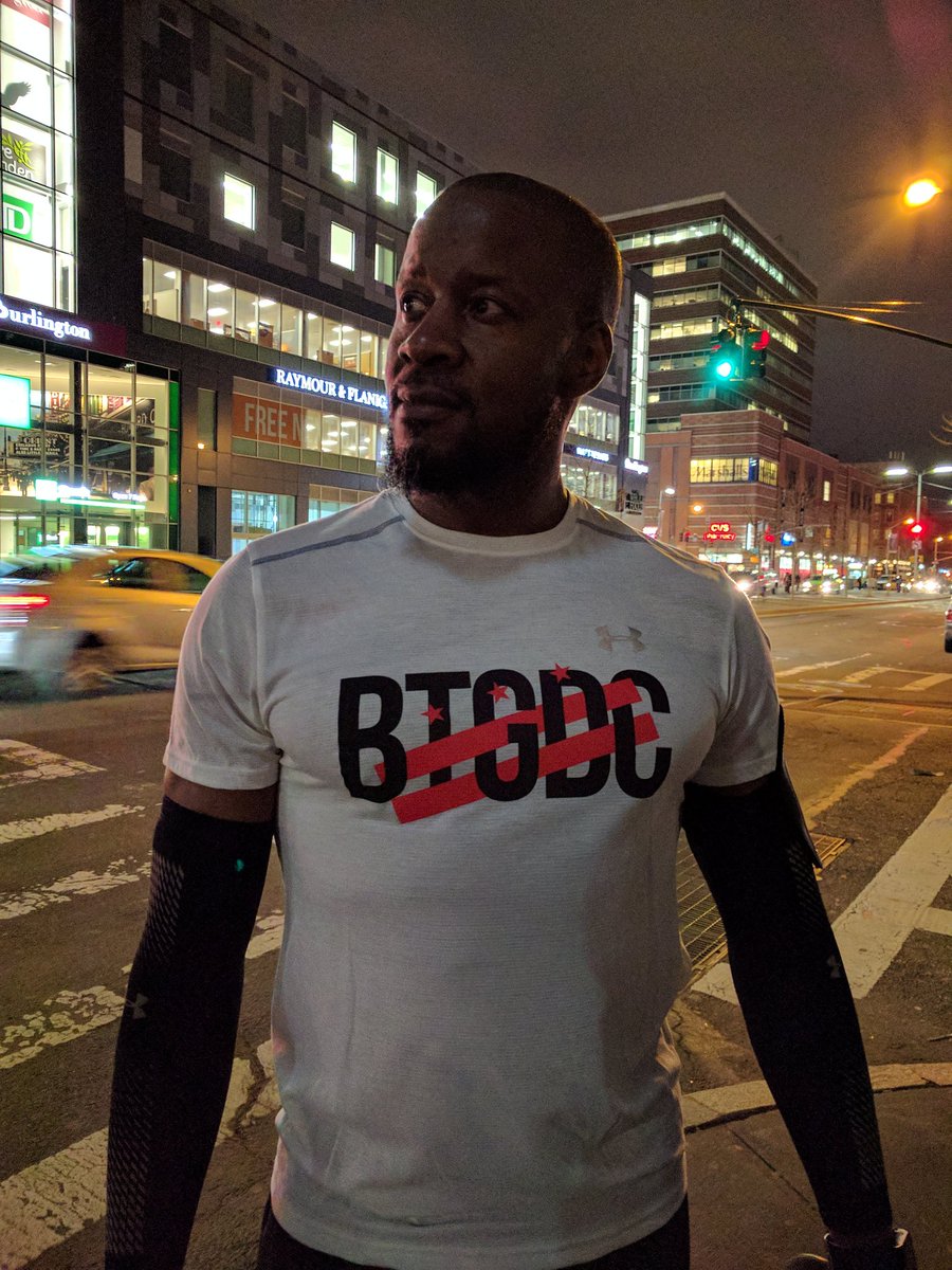 harlem_run's tweet photo. This past #MonNgtRun @RunWithAPurpose was sure 2 rock his customized shirt from #BTGDC. #CherryBlossom10Miler #HarlemRun https://t.co/swjapchFaN