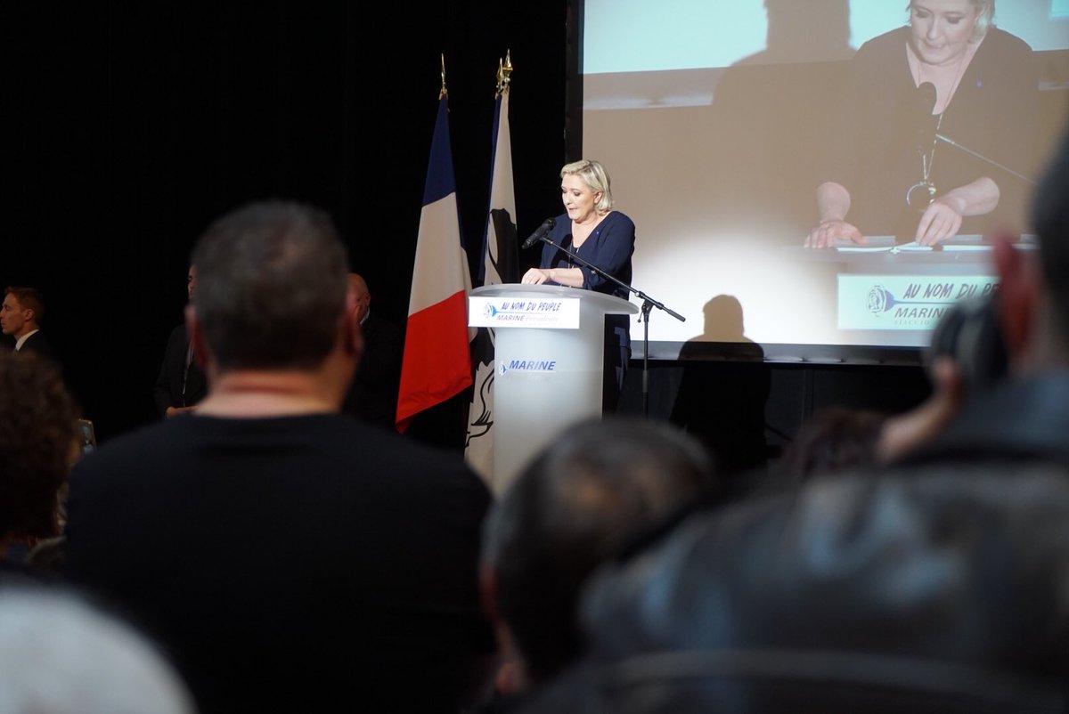 FNLavaurPteTarn's tweet photo. FN_officiel : RT MLP_officiel: "Le #burkini sera interdit sur toutes nos plages, c'est un signe islamiste." #Ajacc… https://t.co/iylZaofKbN