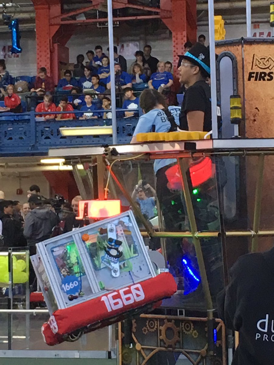 CourtneyANY's tweet photo. 120lb robots rope climbing?! Mind blown @nycfirst #NYCFIRST2017 https://t.co/ZgvGsmhB3E