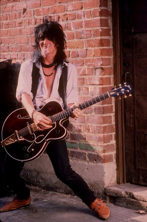 El alma de gn\r cumple años hoy. happy birthday izzy stradlin 