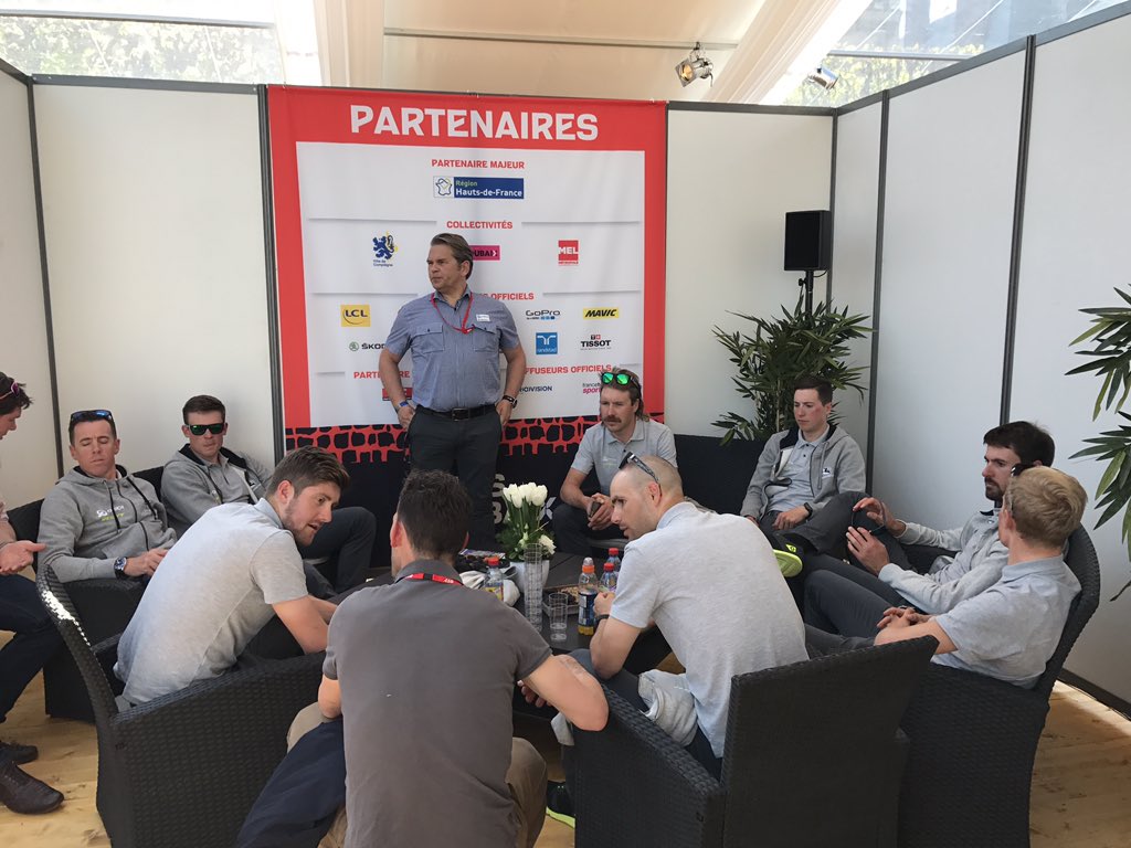 GreenEDGEteam's tweet photo. #ParisRoubaix: Lucky last at the team presentation for a very good reason. 😉1️⃣ #Champ #AlwaysKeepRiding https://t.co/XGSTQlmake