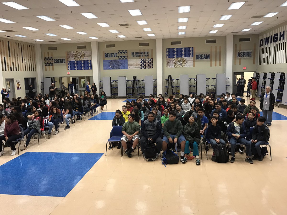 SSAISDDwightMS's tweet photo. #DwightStrong Congrats to our students who received awards for A, A/B Honor Roll, &amp; Perfect Attendance for the 3rd 9 weeks! 🐾🏅⭐️ https://t.co/xQ1uFphOiT