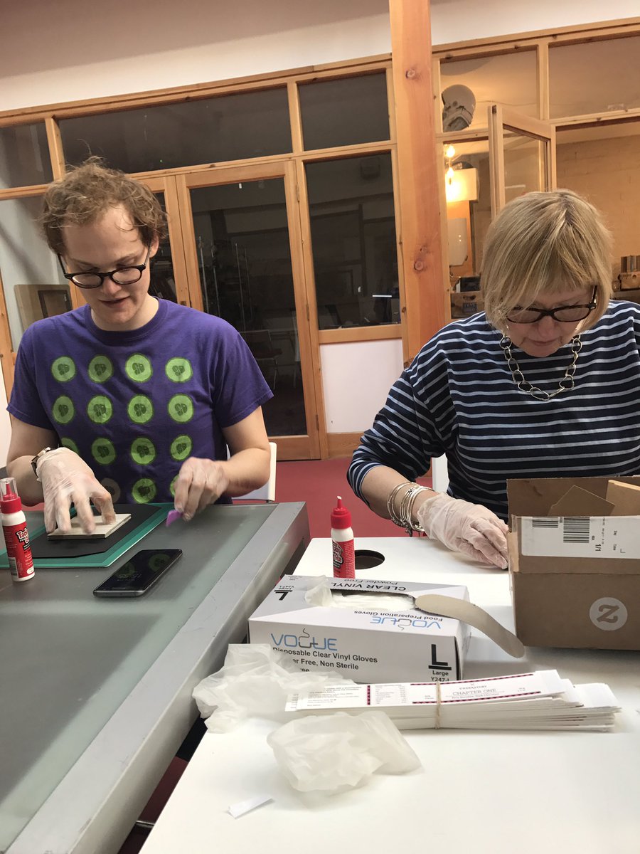understory_food's tweet image. James and his mum wrapping bars, trying to get through them before the sun melts them! #chocolateproblems #cacoa