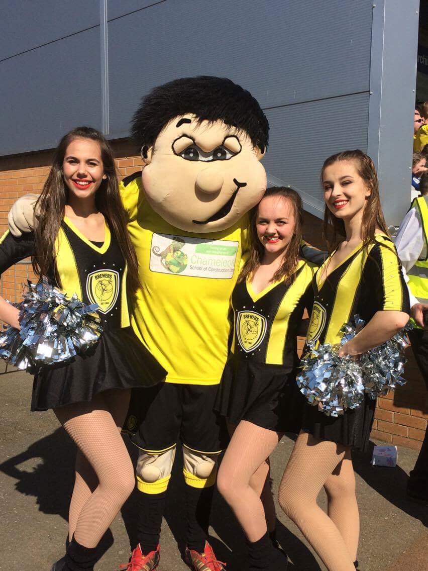 CheerBAFC's tweet photo. Our girls with Billy 🎉⚽️ #bafc https://t.co/mDhuPV9TsO