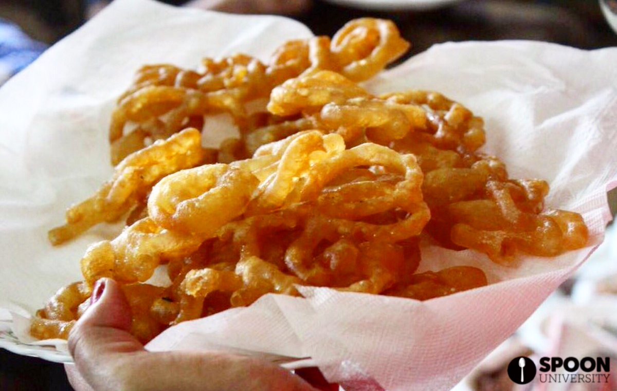 Hot, crispy, freshly made Jalebis are the best kinds
Photo by Ayushi Gupta