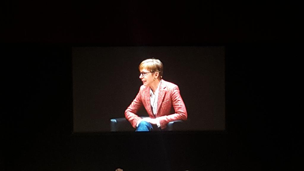 Alicegargagli's tweet photo. Milena Gabbanelli si commuove al primo applauso #ijf17 #gnelab https://t.co/Eg7r8Inmhb