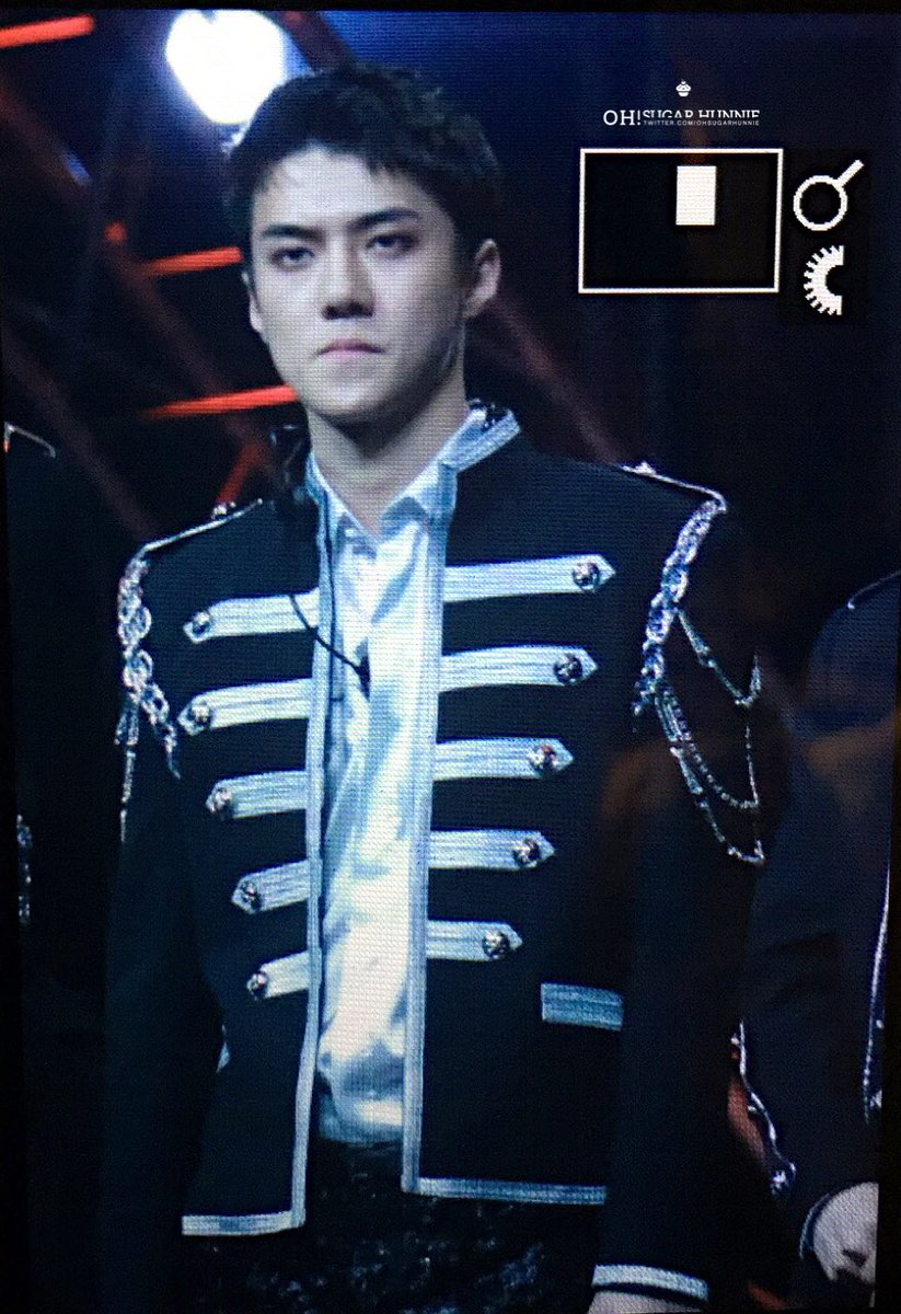 OhSugarHunnie's tweet photo. 170408 Vchart Awards #세훈 #SEHUN #5YearswithEXO 
축하해 🎉 https://t.co/skqadx2x0C