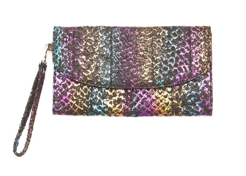PositiveLuxury's tweet photo. It's the trend of the moment, but fish leather has actually been used for hundreds of years. https://t.co/h3Kc5RpYMY  @DAUGHTER_OF_JON https://t.co/Vri1n3eOfK