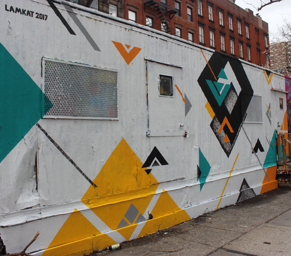 Rashina119's tweet photo. #lamkat #centrefugeartproject #StreetArt #muralart #publicart #urbanart #nycart #art #Manhattan #nyc #centrefuge @JoshuaBGeyer @BKLYNeville https://t.co/IcxgXV2V9e