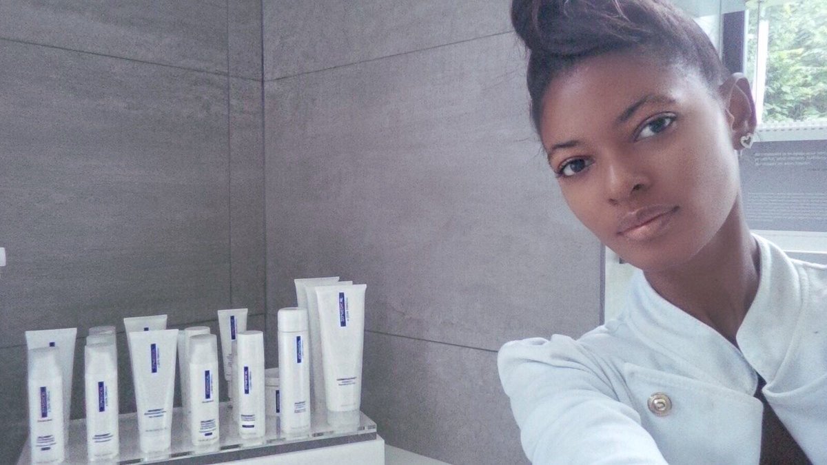 Stopped by my new favorite place The Skin Health Institute by #Drrachaeleckel.
Distributor of #ZOSkinHealth