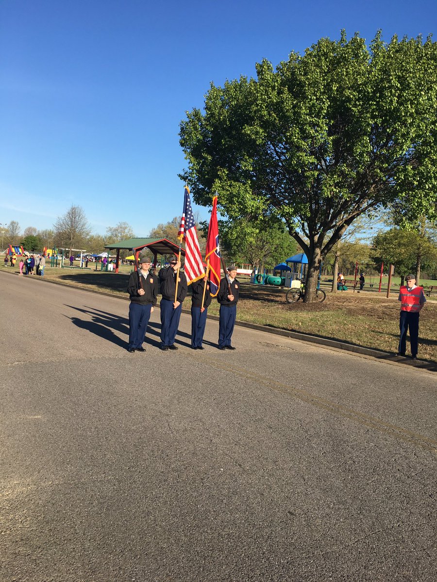 hassell_joey's tweet photo. It was a beautiful day to participate in @LaudCoSchools' #readwalkwin! #RipleyTigers' staff & students showed up to support. #GTG https://t.co/BEAKchjs63