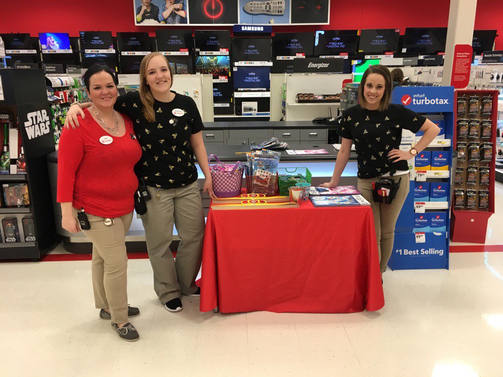 samleemoore's tweet image. VB and Nickelodeon Scavenger Hunt.. perfect weekend at Target #VBxTarget #1543 @FerreroAmy @caleb_target @A_Leigh_