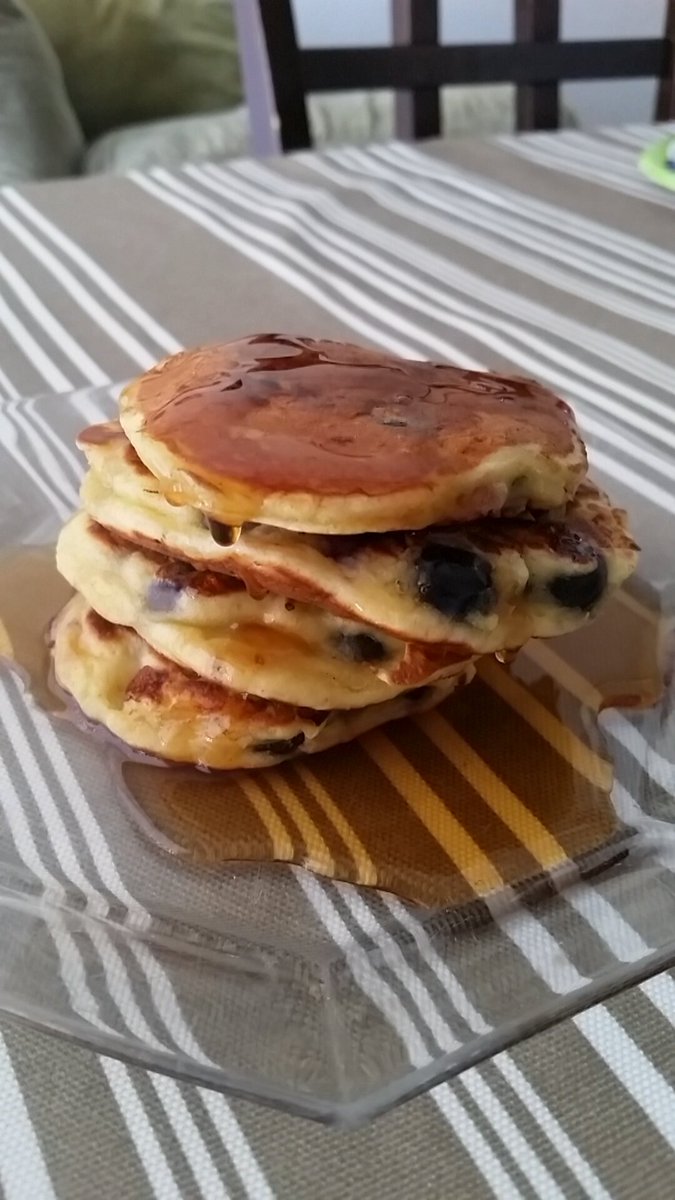 chrisderosa100's tweet photo. Blueberry pancakes #ChefChristopher https://t.co/gIchmVUc80