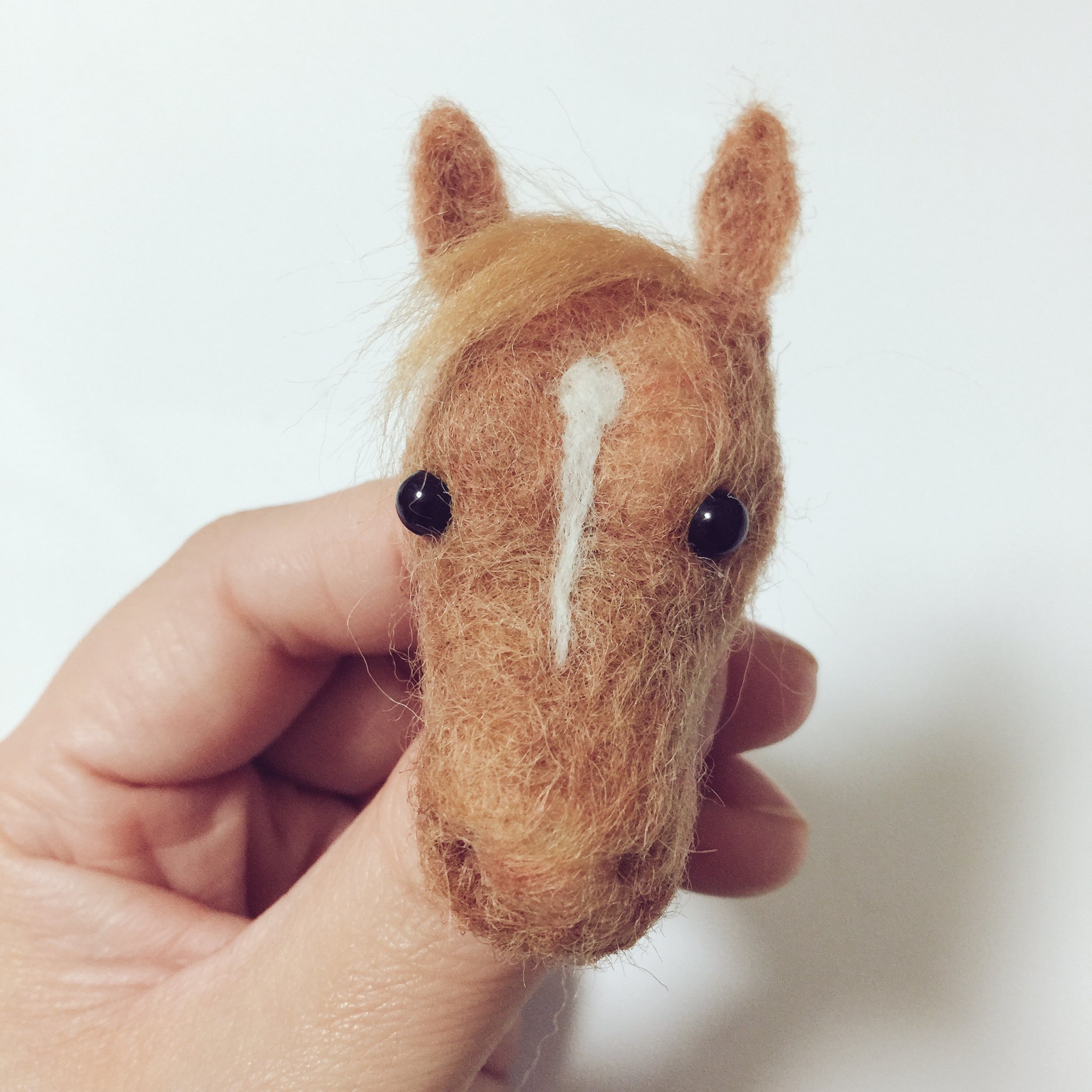 羊毛フェルト☆馬☆うま☆ブローチ☆ハンドメイド かさ張ら