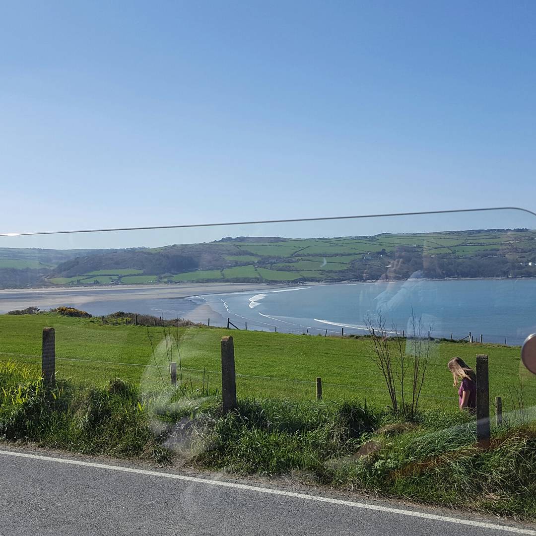 DawnieMorgan's tweet photo. Lunch at #FlatRock #GwbertHotel #Gwbert. Stunning views of #PoppitBeach on a gorgeous sunny day https://t.co/w6nMIBWGpm