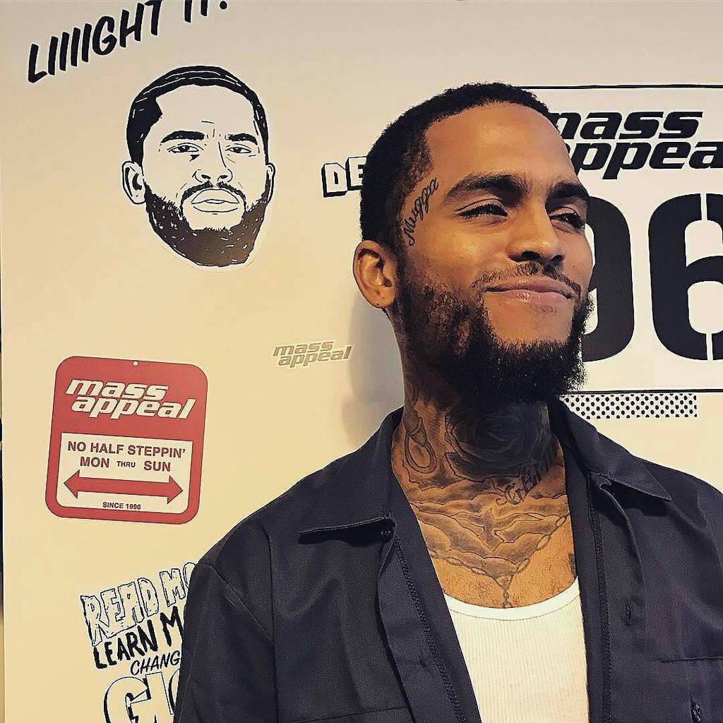 GOTTKGO's tweet photo. #REPOST from @daveeast background art/design by yours truly -  Floatin Earlier At @massappeal 👳🏾#PARANOIAisReal #R… https://t.co/mQFSBiX8MX https://t.co/q5pVidvPgu