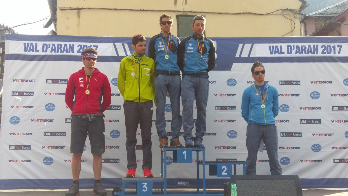valdaranskimo's tweet photo. Cerimònia d'entrega de premis #valdaranskimo Matteo Eydallin i @LaetiRoux s'han proclamat guanyadors de la prova individual @ISMFSkimo https://t.co/HFAGmKhzuP