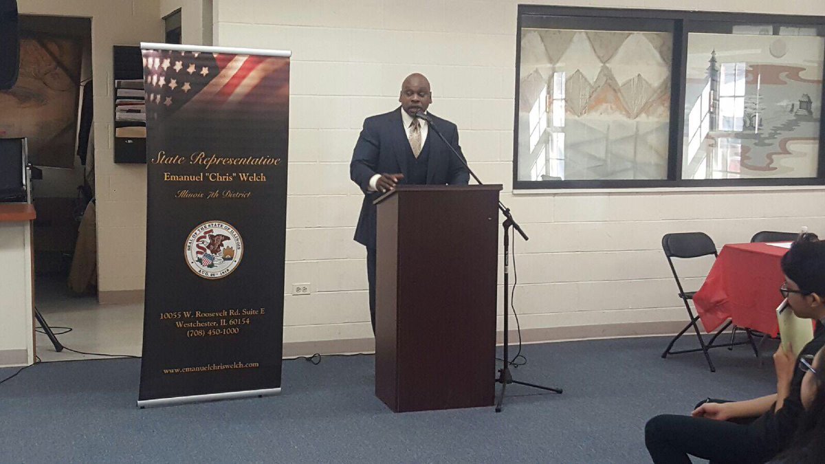 SpeakerWelchIL's tweet photo. Enjoying my Annual Mentoring Program with Youth from across the 7th District! Off to a great start! #mentoring #youth #givingbacktokids https://t.co/XbTmF5i4k4