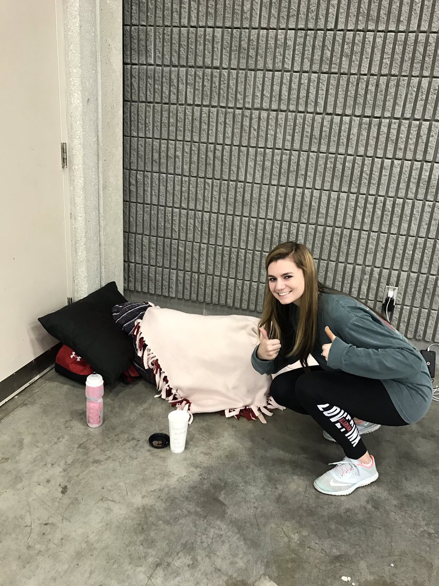 CCBuckner's tweet photo. Spotted in Louisville: down &amp; out C-4 volleyball player, the crisis is real. @its_gucci_  @StellaEnchanted https://t.co/ZBDprVMyoY
