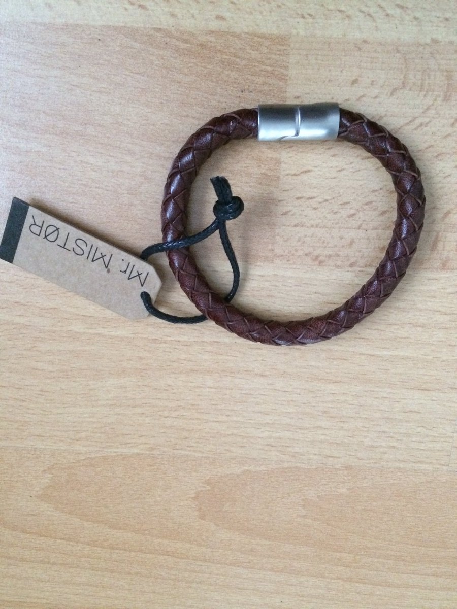 FeetCare1's tweet photo. @AntiroSieraden Heren armbanden magneetsluiting https://t.co/9bsvhu49Pz