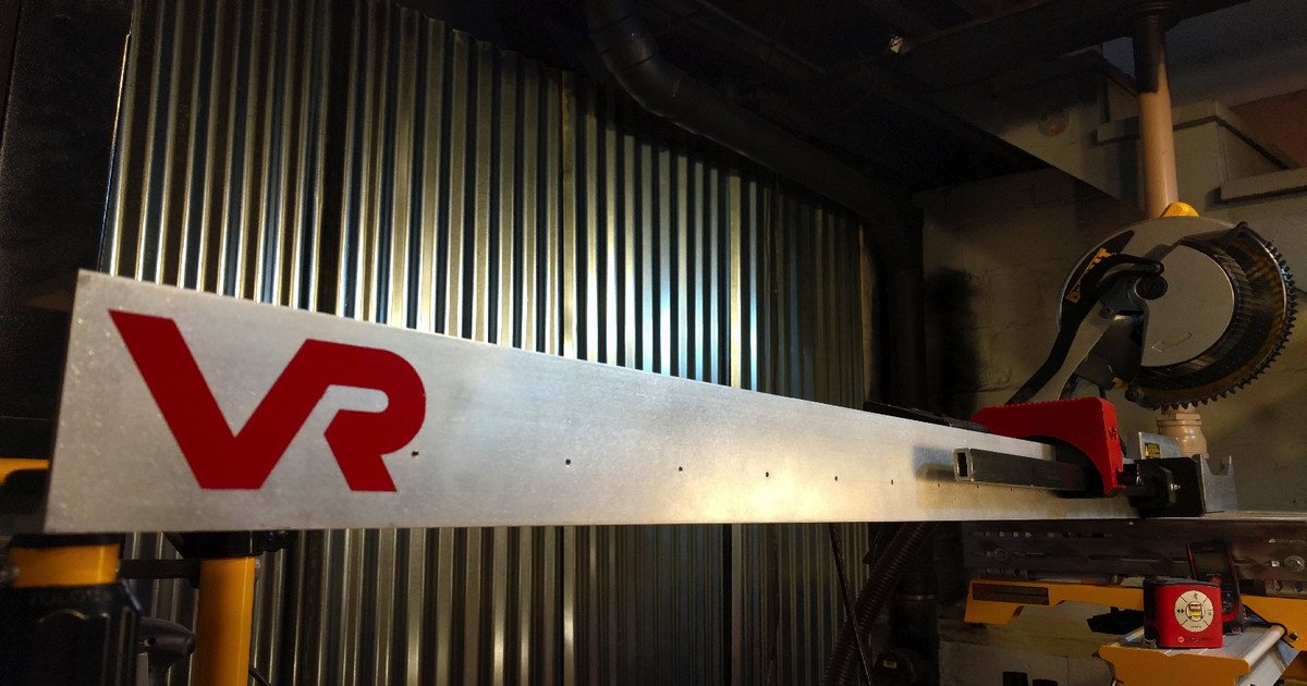 jonmallen's tweet image. #Autoset smart #miter_saw fence helps #DIY-ers make the right cut every time dlvr.it/Nr6g2F