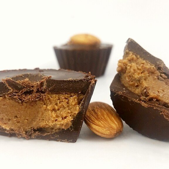 CoracaoChoc's tweet photo. Almond Butter Cup. It's really good. https://t.co/OZhEDb475K