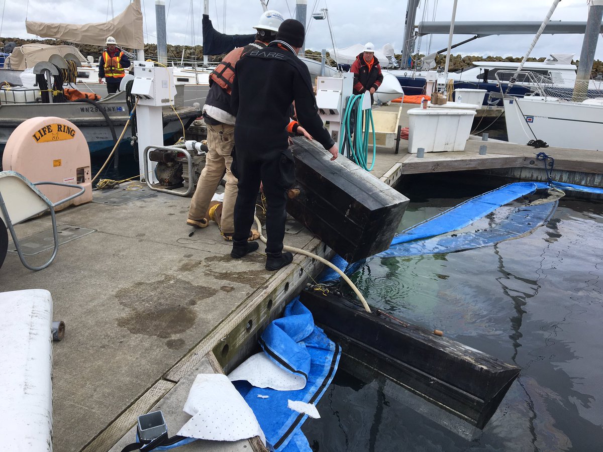 EcologyWA's tweet image. Est 5 gallons of gas escaped - we removed 85 gallons. Further enviro  threat now averted at Shilshole