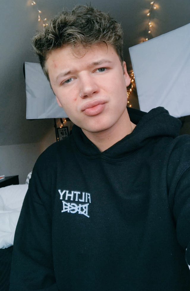 itskodaok's tweet photo. @DerekKildall stays slaying my entire existence ๐ญ๐ #DerBears https://t.co/BWc2IB4aWd