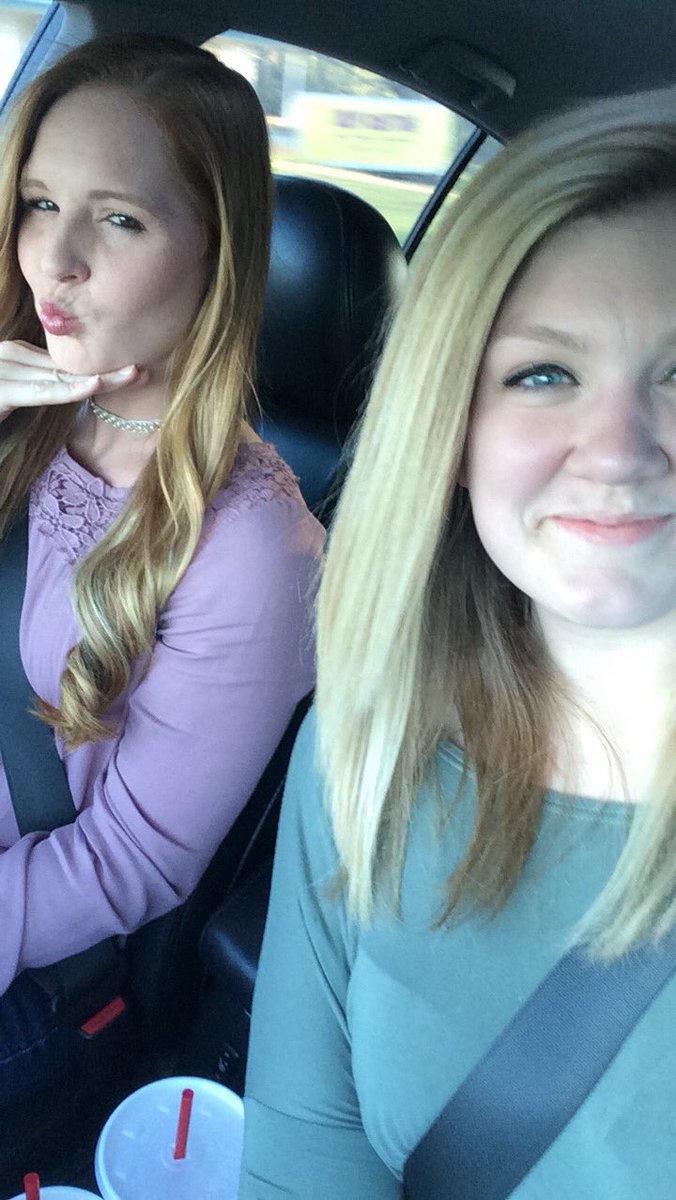 alyssassyla's tweet photo. Loved singing and dancing to my fave band with my love @brianapage11 👯🎶💞 https://t.co/pFFigWprMA