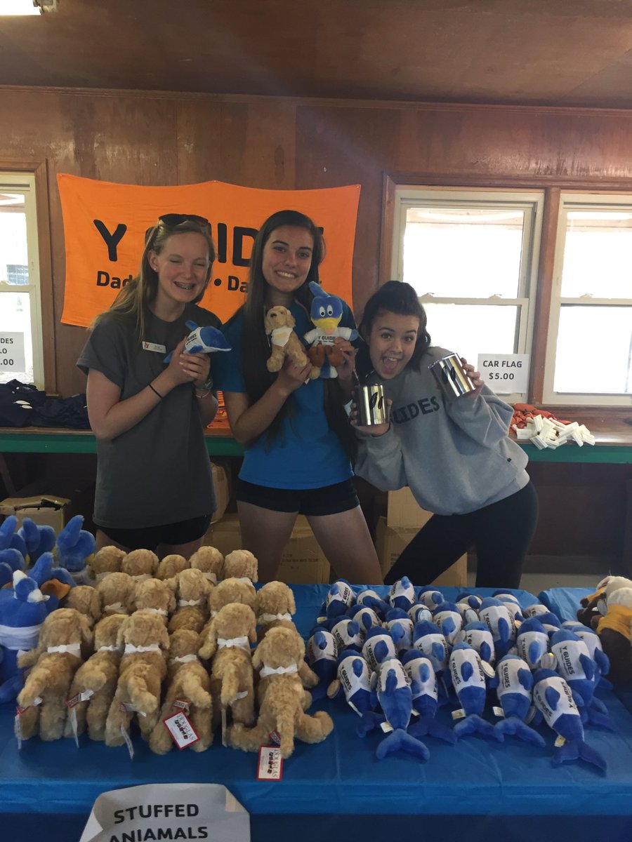 GinaDebruhl's tweet image. @ArapahoeNation #springouting2017
Having fun with these girls in the camp store!!@mvdebruhl